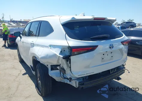 2024 Toyota Highlander Hybrid Xle z USA, uszkodzony, nr VIN 5TDKBRCH1RS635795